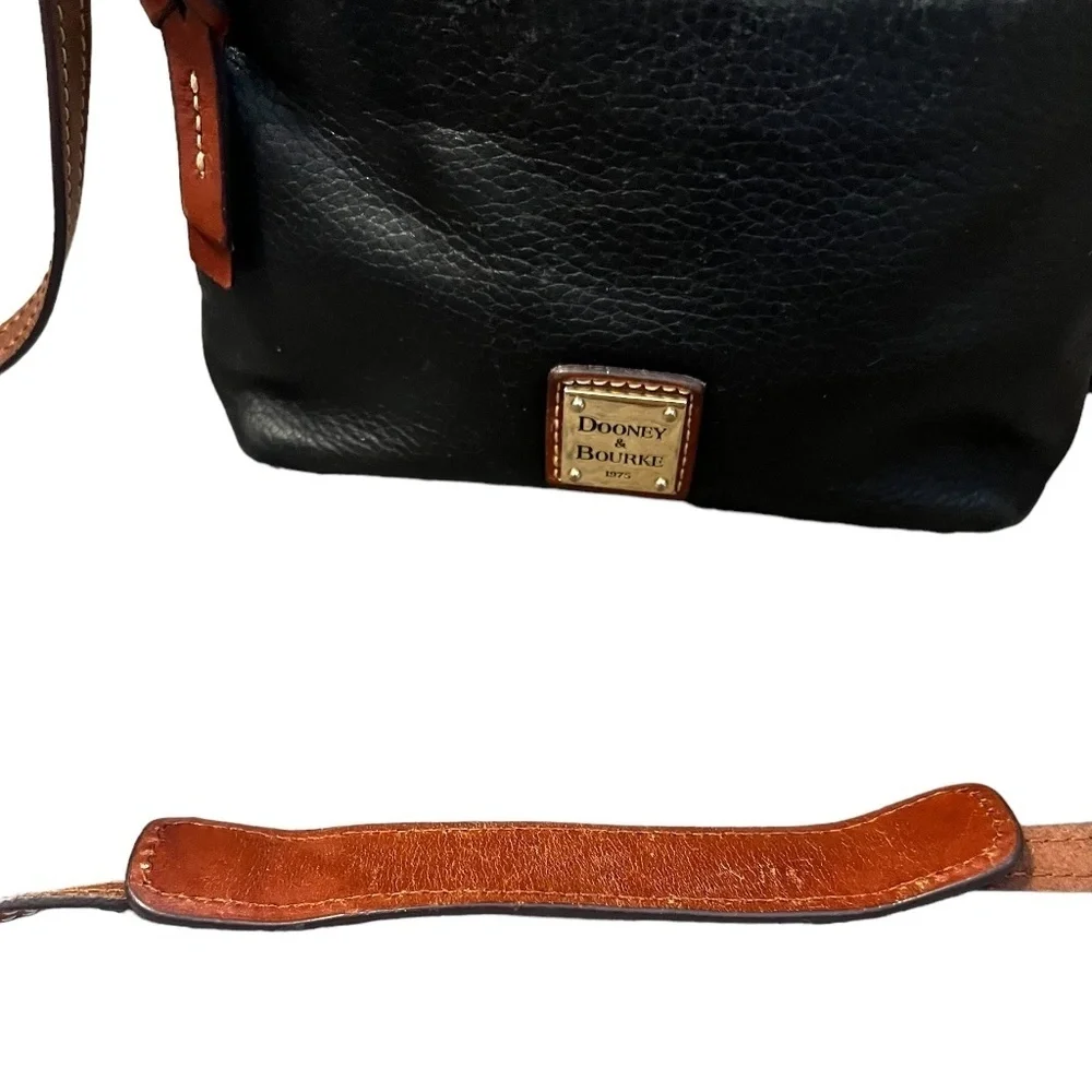 Dooney & Bourke Pebble‎ Leather Letter Carrier, BLACK